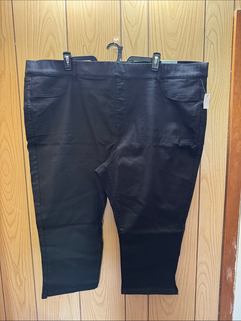 Terra & Sky Black Capri Stretch Pants